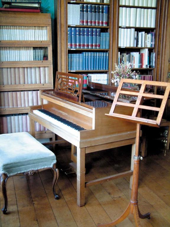 منزل الضيف Tregynon  في Gregynog Hall المظهر الخارجي الصورة