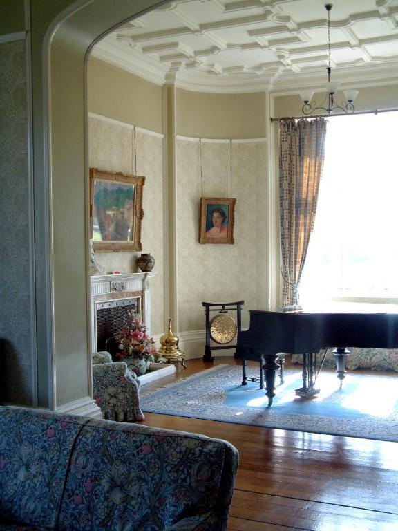 منزل الضيف Tregynon  في Gregynog Hall المظهر الخارجي الصورة
