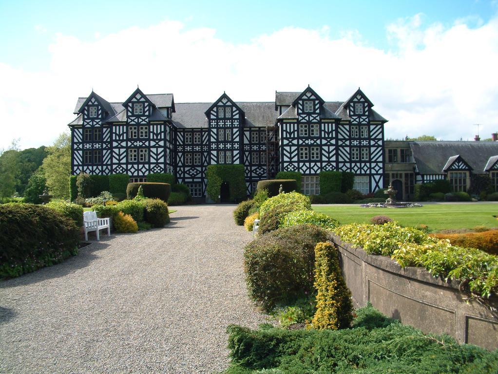 منزل الضيف Tregynon  في Gregynog Hall المظهر الخارجي الصورة
